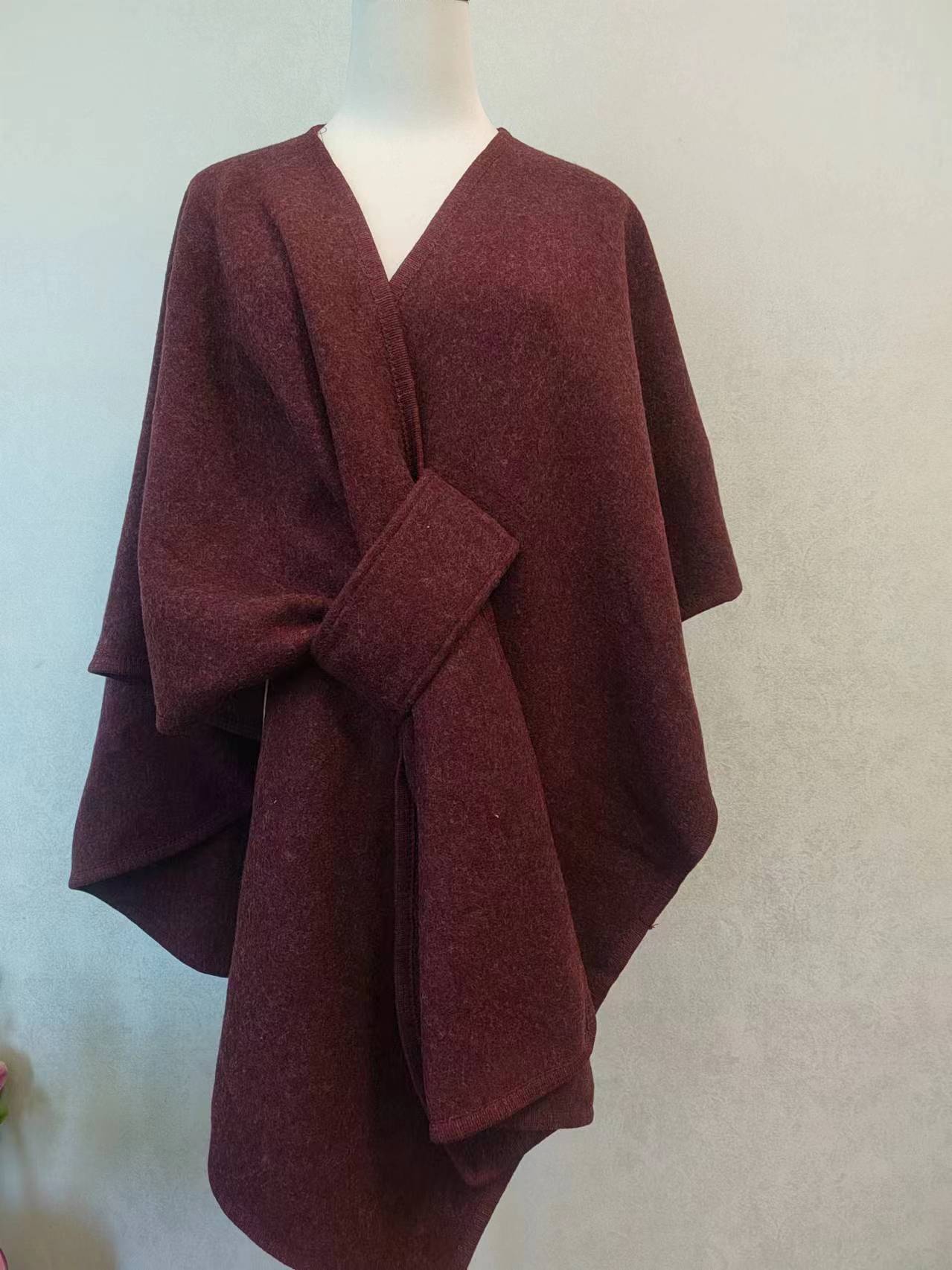 Chic & Cozy - Cardigan-cape cocooning