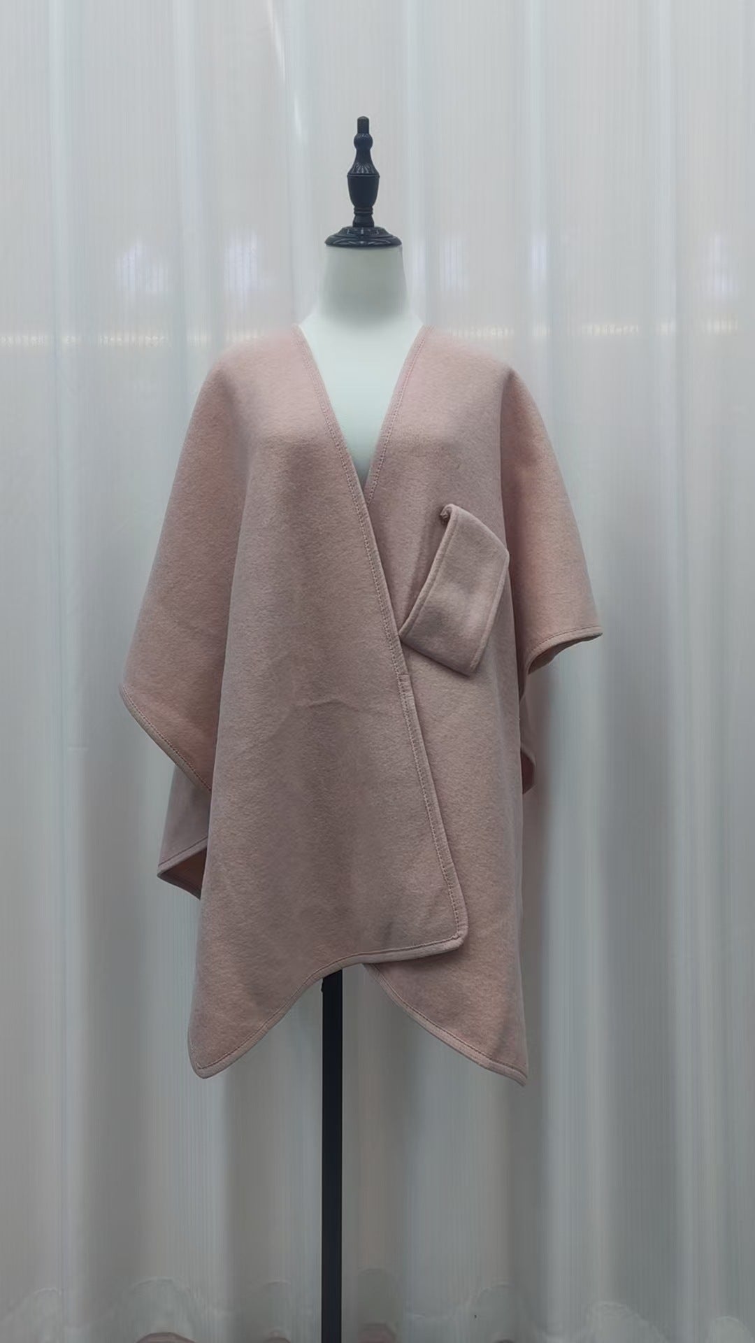 Chic & Cozy - Cardigan-cape cocooning