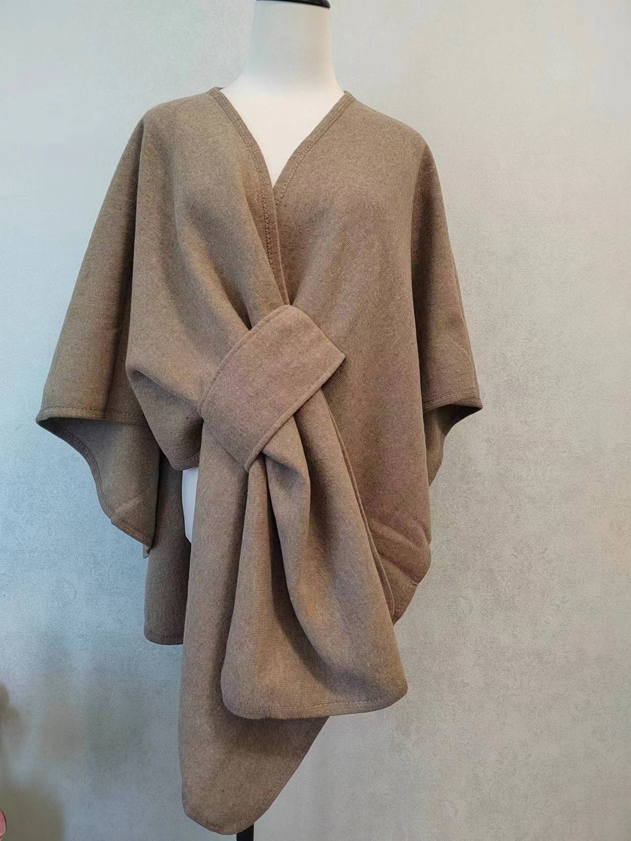 Chic & Cozy - Cardigan-cape cocooning