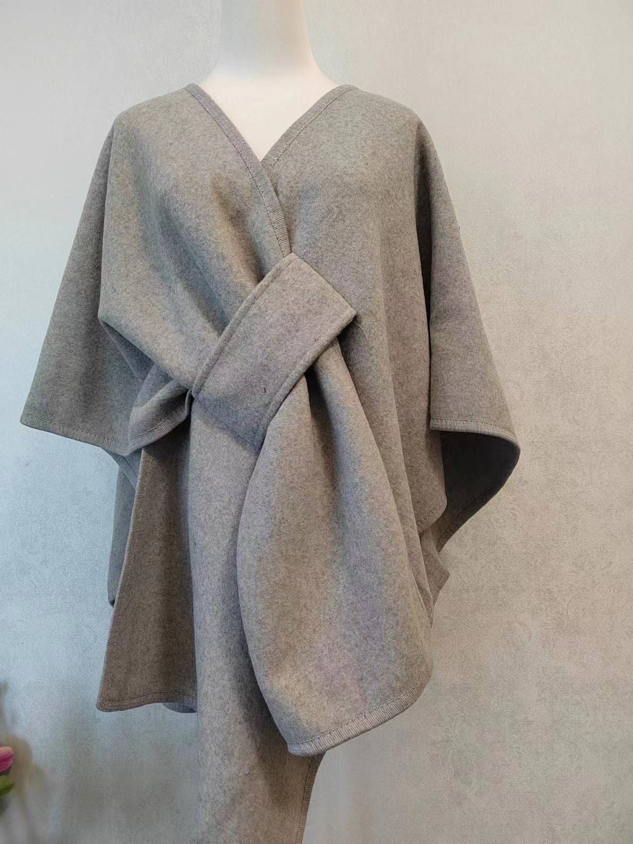 Chic & Cozy - Cardigan-cape cocooning