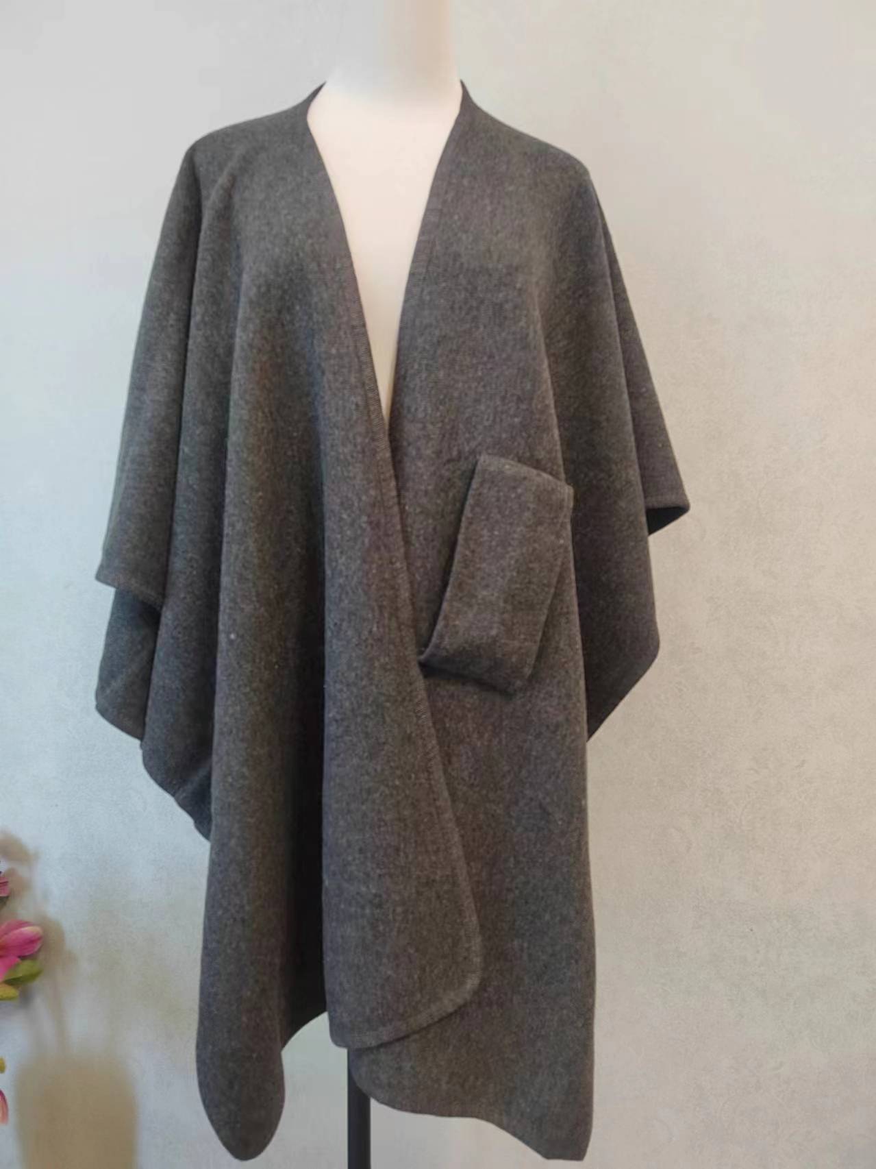 Chic & Cozy - Cardigan-cape cocooning